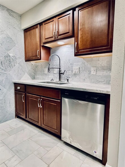 7575 Katy Fwy Unit 85, Houston, TX 77024