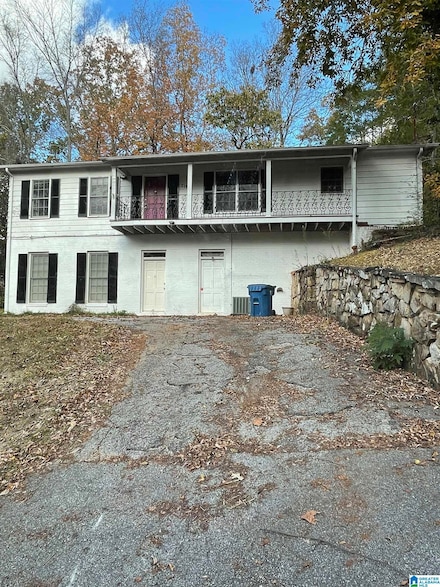 215 Canyon Dr, Anniston, AL 36207