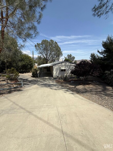 810 Sycamore Dr, Wofford Heights, CA 93285
