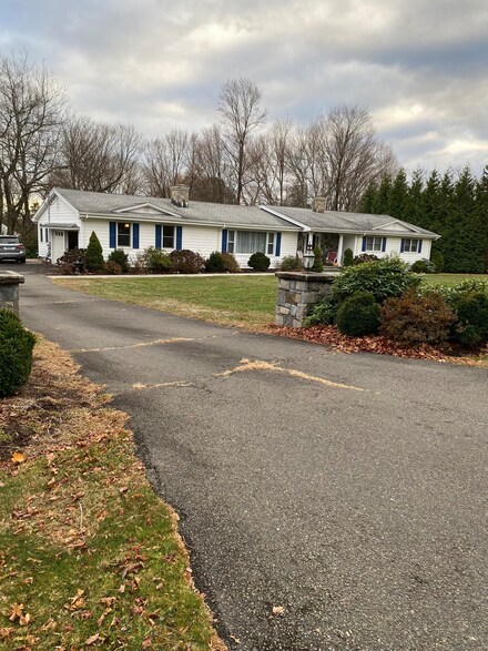 5 Meadow Wood Rd, Trumbull, CT 06611