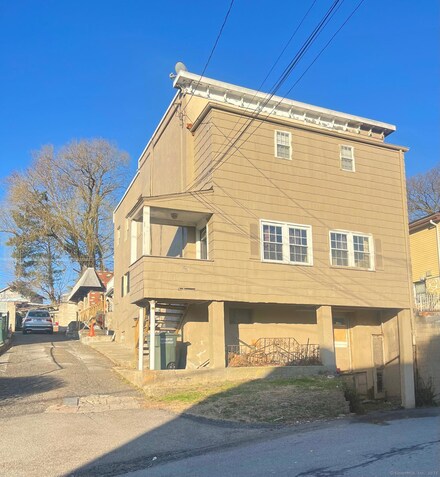 45 Sampson St, Bridgeport, CT 06606