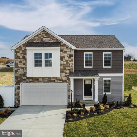 386 Ludgate Manor, Falling Waters, WV 25419
