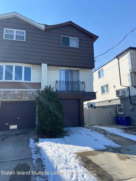 232 Slater Blvd, Staten Island, NY 10305