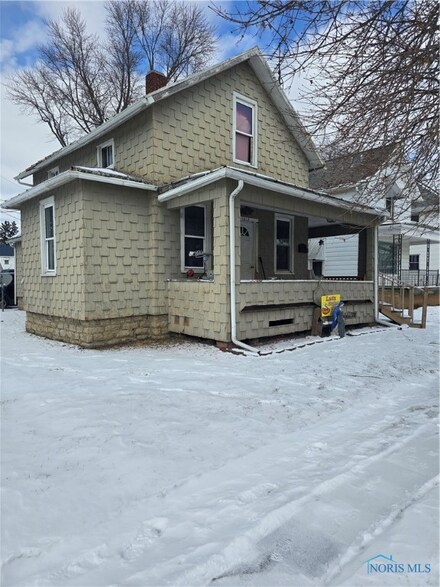 1012 Napoleon St, Fremont, OH 43420