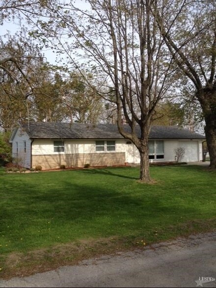 5820 N Brookwood Dr, Fort Wayne, IN 46835