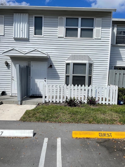 17 SW 3rd St, Pompano Beach, FL 33060