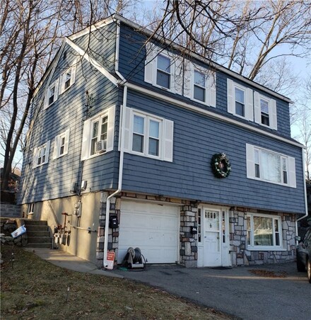 1135 Plainfield St, Johnston, RI 02919