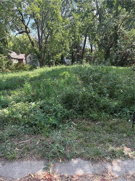 7709 Kenwood Ave, Kansas City, MO 64131