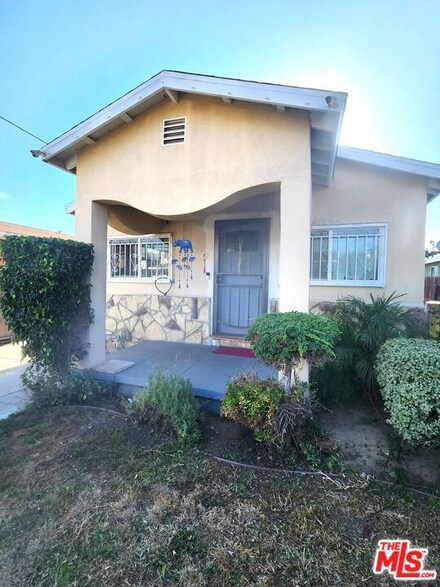 11705 Freeman Ave, Hawthorne, CA 90250