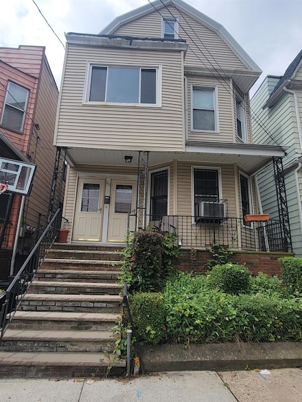 25 Dwight St, Jersey City, NJ 07305