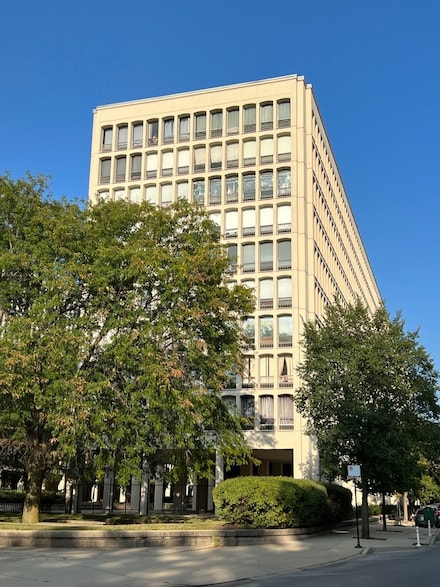 1400 E 55th Place Unit 313S, Chicago, IL 60637