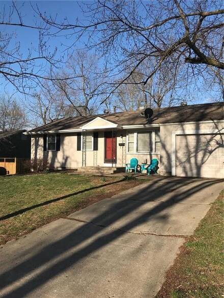 8616 Cambridge Ave, Kansas City, MO 64138