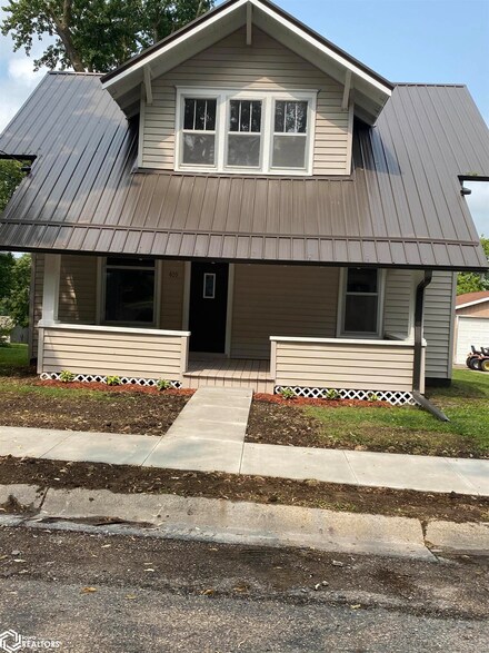 409 N 7th St, Oskaloosa, IA 52577