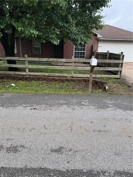 703 6th Ave SW, Gravette, AR 72736