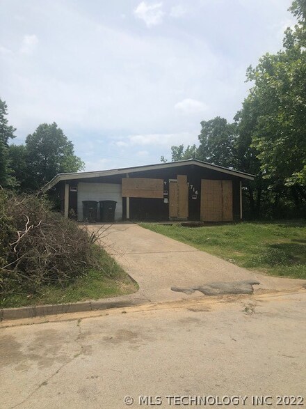 2714 E 44th St N, Tulsa, OK 74110