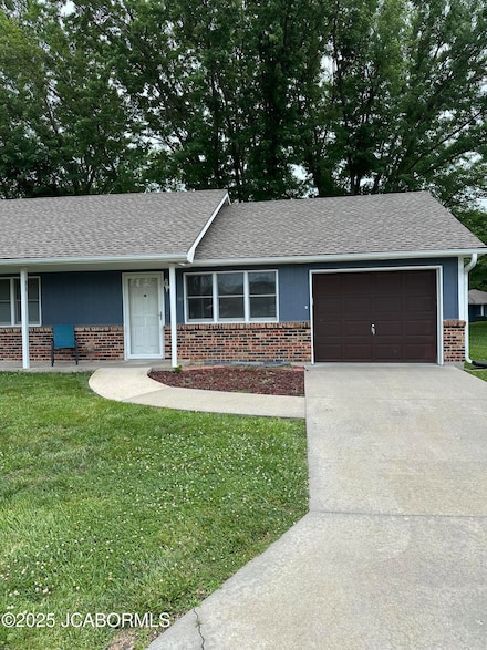 2303 S Briarwood Dr, Sedalia, MO 65301