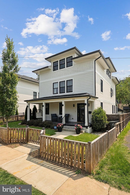705 N Barton St, Arlington, VA 22201