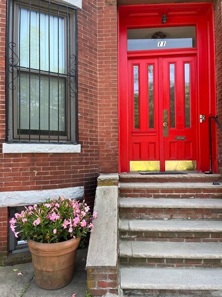 11 Winthrop St Unit 2, Roxbury, MA 02119