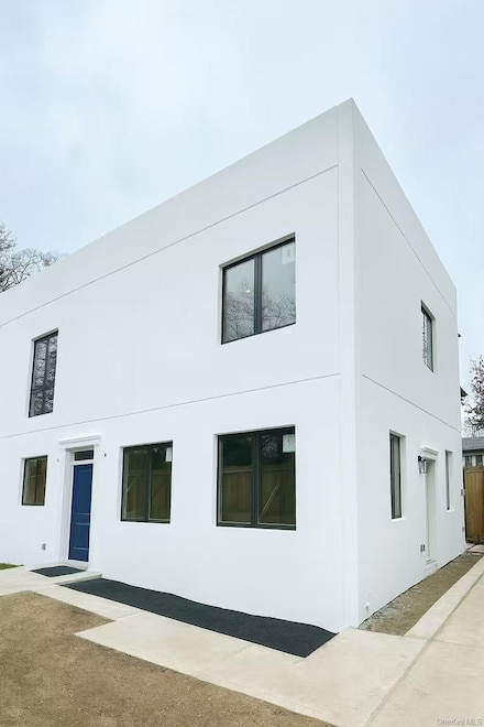 33-01 213th St, Bayside, NY 11361