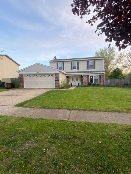 31 Auburn Dr, Glendale Heights, IL 60139