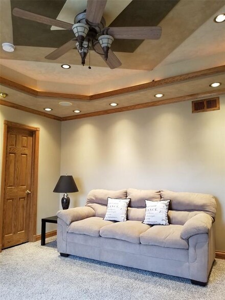 985 Dry Run Creek Ct, Hiawatha, IA 52233