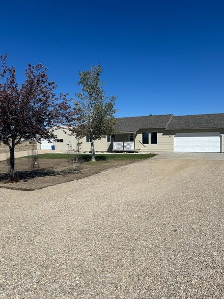 160 Bluecrest Dr, Spring Creek, NV 89815