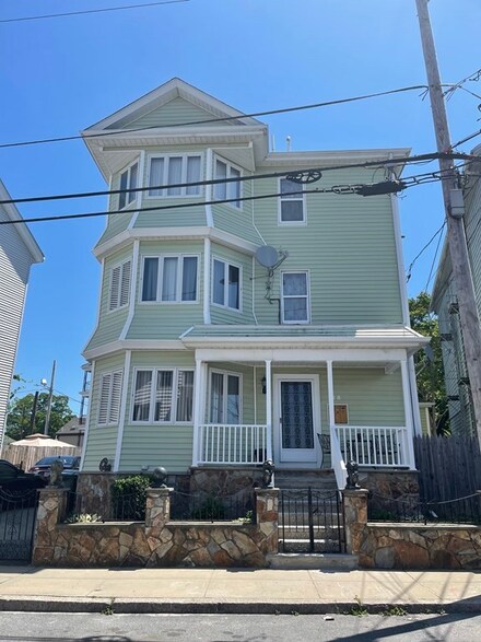 128 Covel St, Fall River, MA 02723