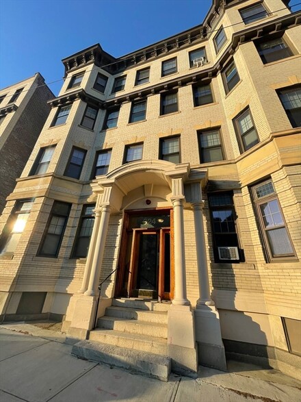 324 Chestnut Hill Ave Unit 5, Brighton, MA 02135