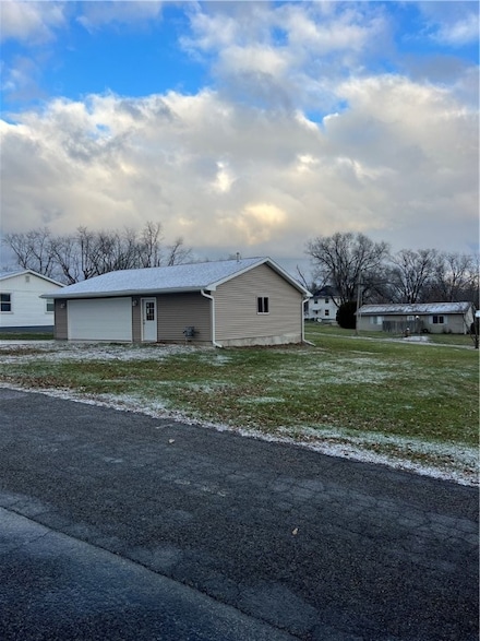 1711 Adams St, Tilton, IL 61833