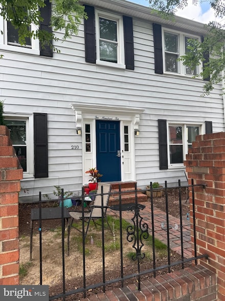 210 E Windsor Ave, Alexandria, VA 22301