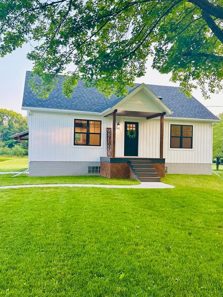 W5377 Elmwood Rd, Menominee, MI 49858