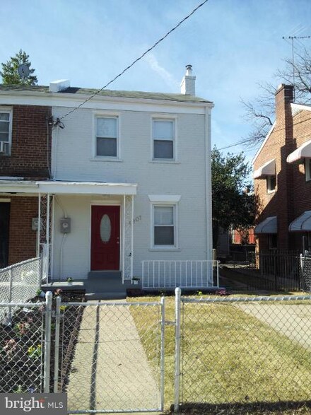 4807 B St SE, Washington, DC 20019