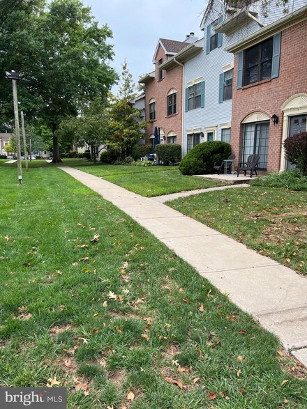 74 Drewes Ct, Lawrence Township, NJ 08648