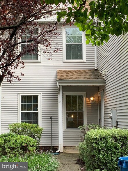 193 Birch Hollow Dr, Bordentown, NJ 08505