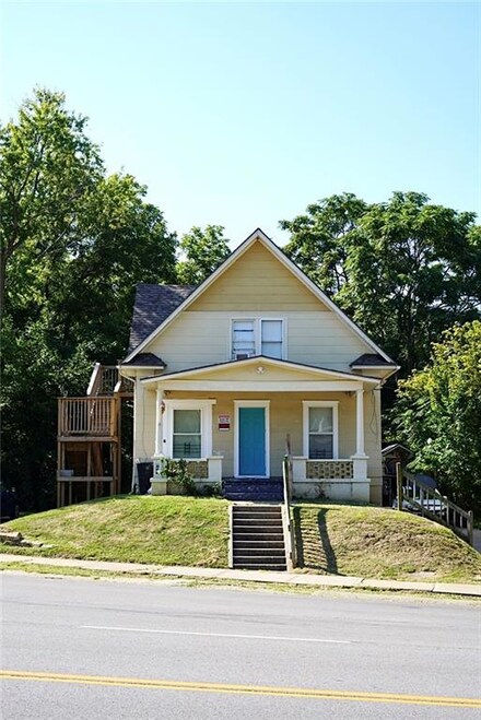 1109 W Truman Rd, Independence, MO 64050