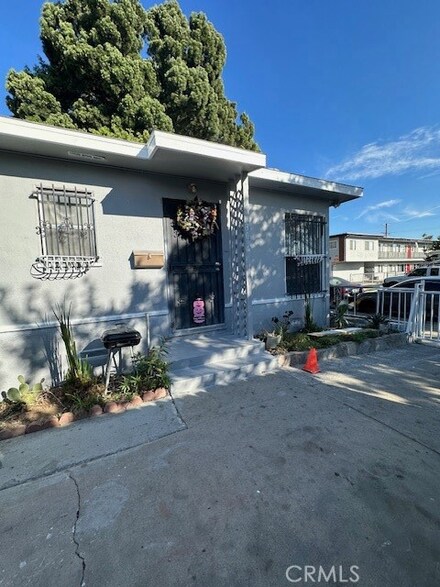 309 E Louise St, Long Beach, CA 90805