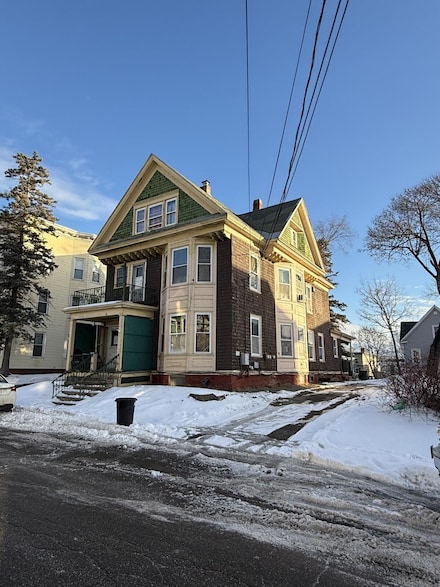 56 Howe St, Lewiston, ME 04240