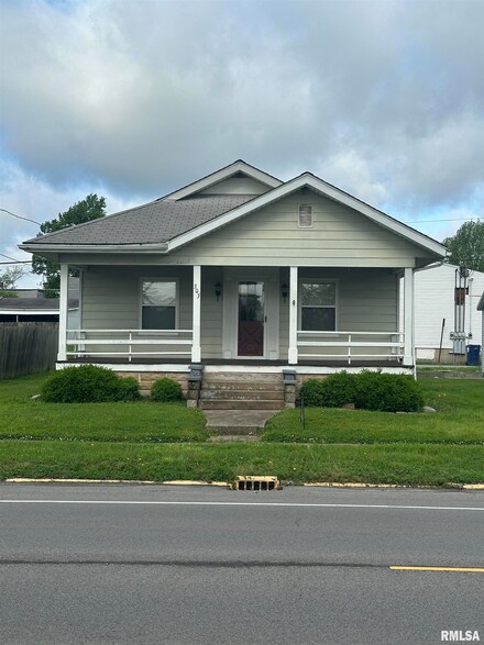303 S Main St, Pinckneyville, IL 62274