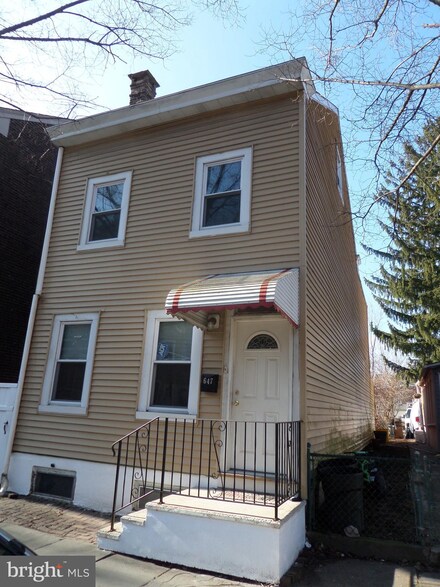 647 Centre St, Trenton, NJ 08611