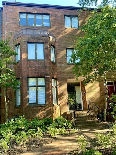 325 W Freemason St, Norfolk, VA 23510