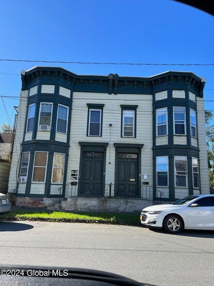 12 113th St Unit 14, Troy, NY 12182