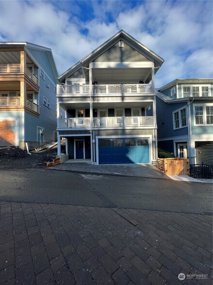 45 Seaside Ln, Pacific Beach, WA 98571