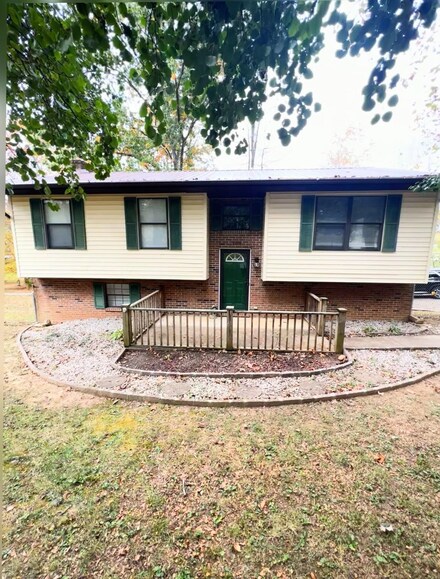 100 Pinehurst Dr, Huntington, WV 25704