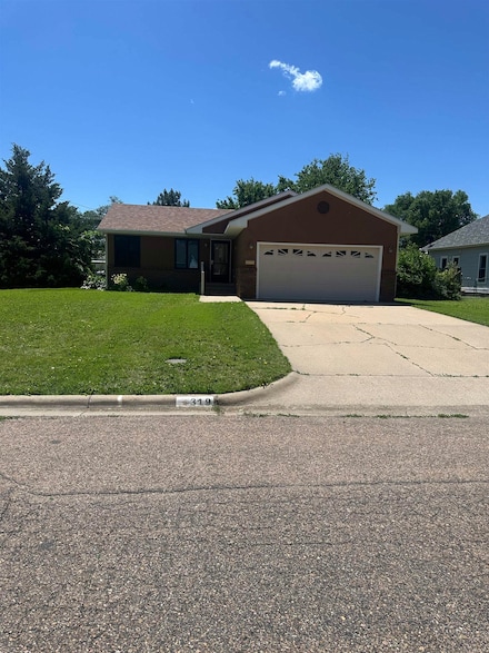 319 W 13th St, Larned, KS 67550