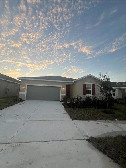 810 Ballantyne Dr, Lake Wales, FL 33898