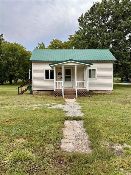 322 N 5th St, Burlington, KS 66839
