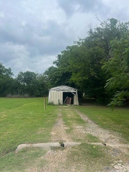 TBD E Locust St, Whitewright, TX 75491