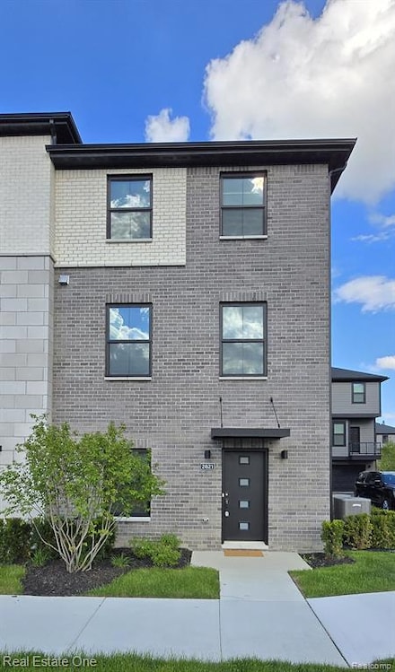 2821 Summers Place, Troy, MI 48084