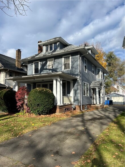 96 Laurelton Rd, Rochester, NY 14609