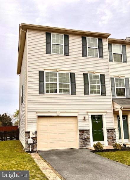 257 Morlatt Ln, Martinsburg, WV 25404